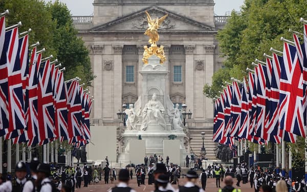 London Police Regret Yet Justify Arrests of Anti-Monarchy Protesters